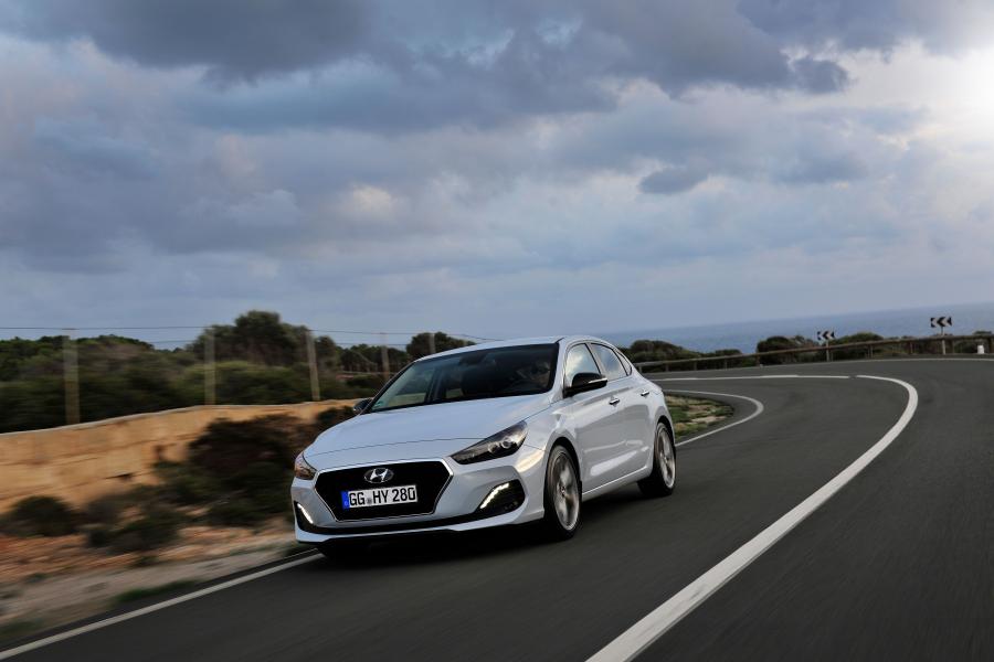  Hyundai i30 Fastback (PD) 2017 года  (WW) (фото 13 из 51)